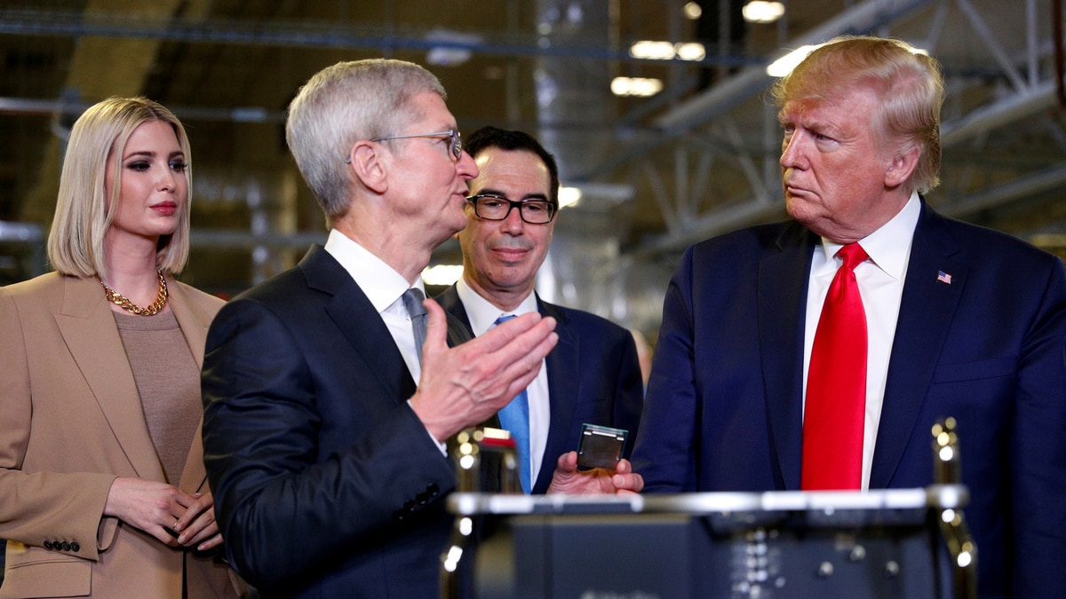Trump Said to Meet With Apple’s Tim Cook and Other CEOs at Davos Today